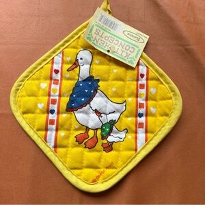 Vintage goose NWT Revere Mills yellow oven mitt